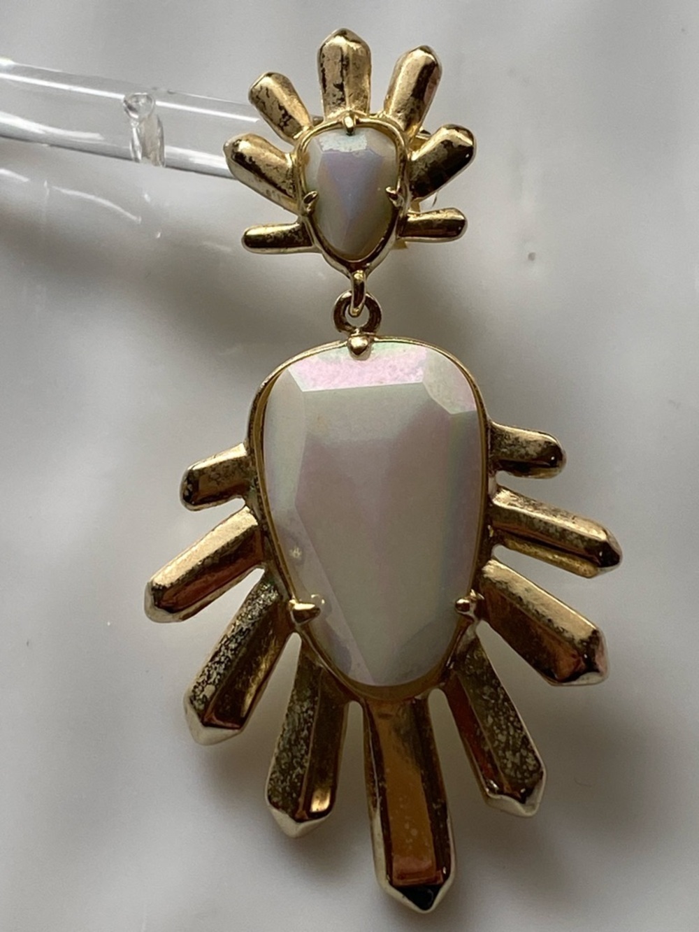 Kendra Scott SINGLE Earring White Iridescent and Gold - Picture 2 of 6